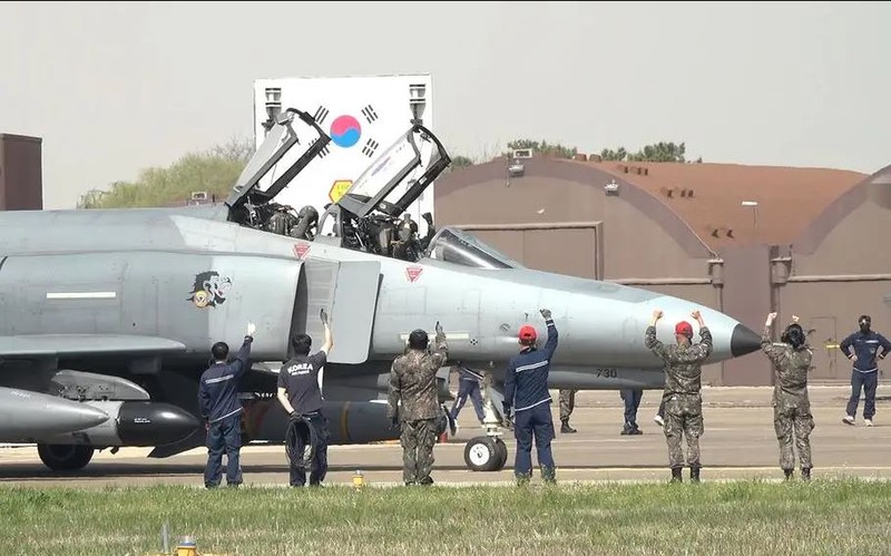 Sau hon nua the ky, phi doi F-4 Phantom cua Han Quoc duoc loai bien-Hinh-13