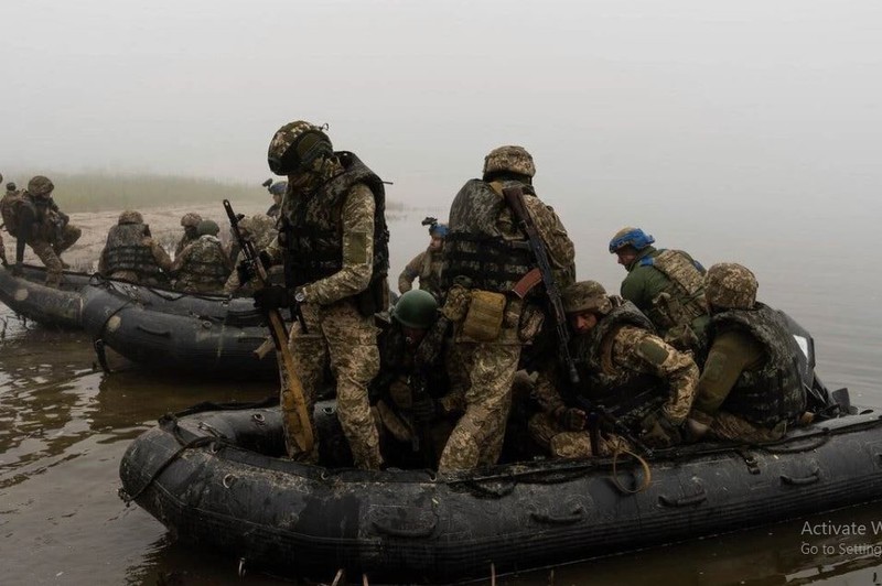 Ro tin Tuong Syrsky, Tong tu lenh Quan doi Ukraine “dong y dau hang”-Hinh-12