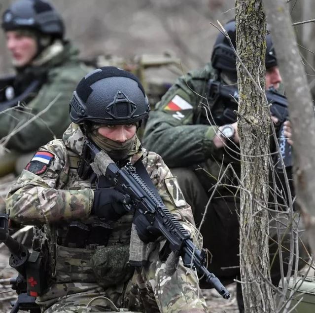 Lanh dao cao nhat cua Quan doi Ukraine vuong tranh cai “dau hang“-Hinh-17