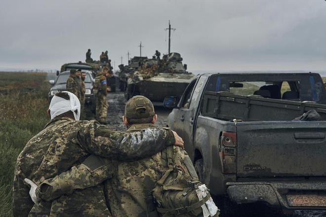 Tuong Syrsky de nghi rut lui, Tong thong Zelensky ra lenh cung ran-Hinh-7