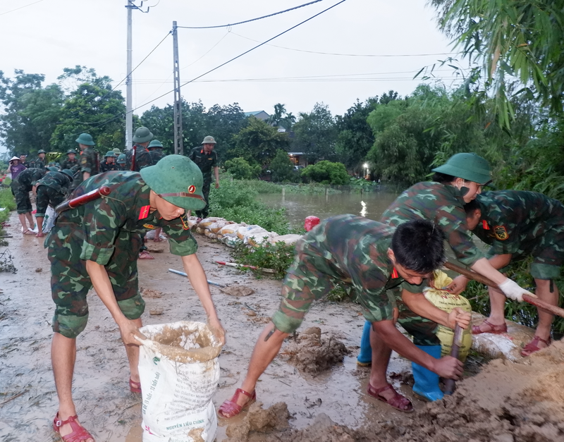 Truong Si quan Chinh tri giup xa Dong Truc chong lu song Tich Giang-Hinh-2