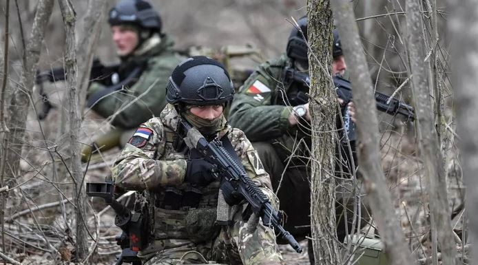 Ukraine dung chien thuat tu thu o Pokrovsk, Nga lap tuc khac che-Hinh-17