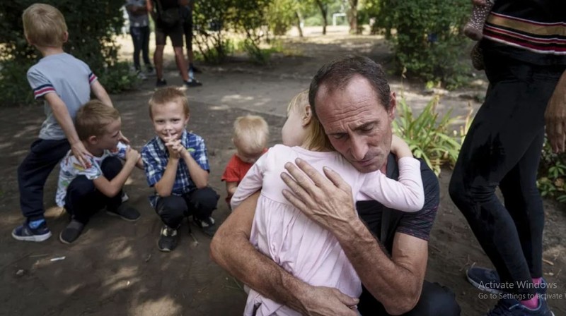 Nga pha cau o Pokrovsk, ba lu doan Ukraine bi bao vay