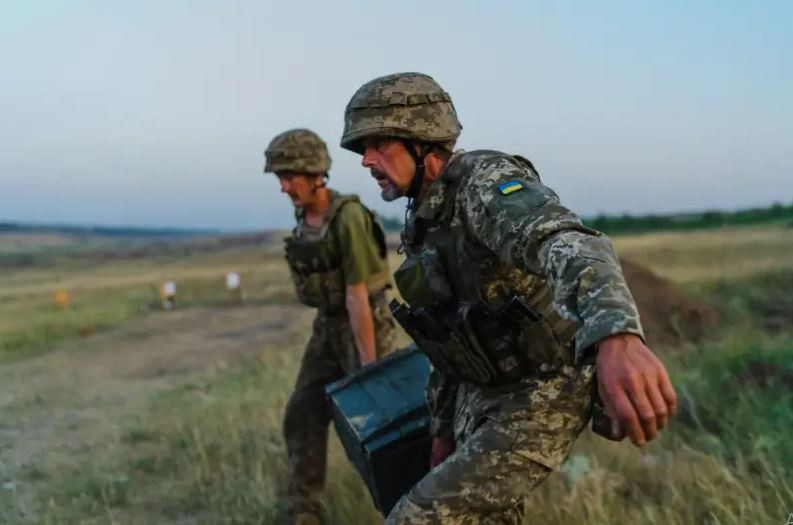 Mat Ugledar, mot tieu doan truong Quan doi Ukraine tu sat-Hinh-20