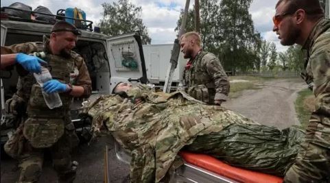 Nga lua quan Ukraine vao bay Volchansk va tha bom nhiet ap-Hinh-15