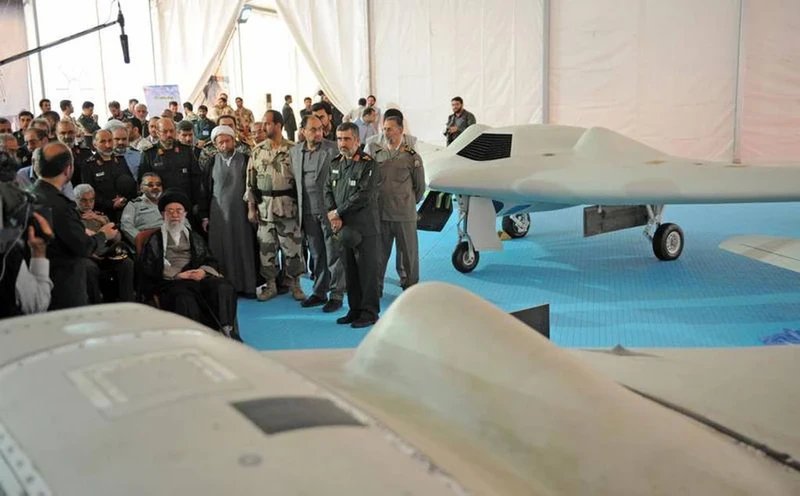 Israel “bang hoang” phat hien chip My trong UAV Iran-Hinh-4