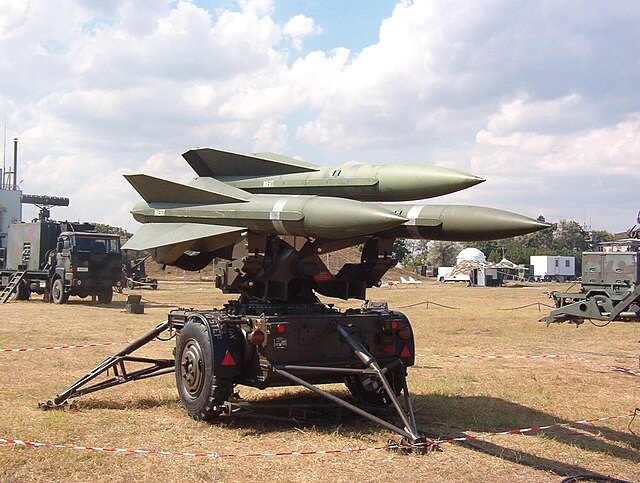 Su-57 xuat kich, pha huy he thong phong khong Hawk cua Ukraine-Hinh-8