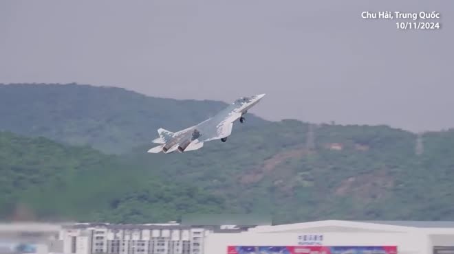 Giai ma bi mat “tang hinh” cua Su-57 qua trien lam Chu Hai-Hinh-9