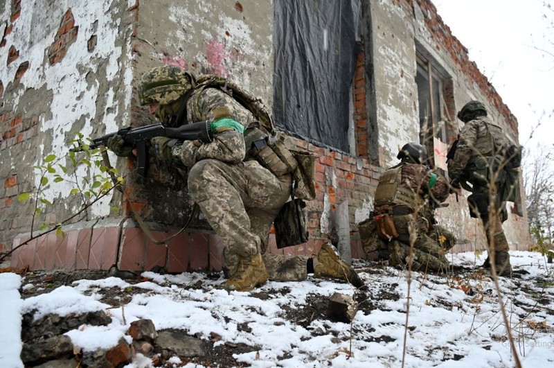 Hai lu doan Ukraine phan cong, Nga tao vong vay bac-nam Kurakhove-Hinh-5