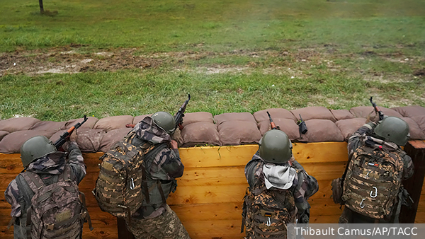 Lu doan Ukraine duoc Phap huan luyen, dao ngu hon mot nua-Hinh-9