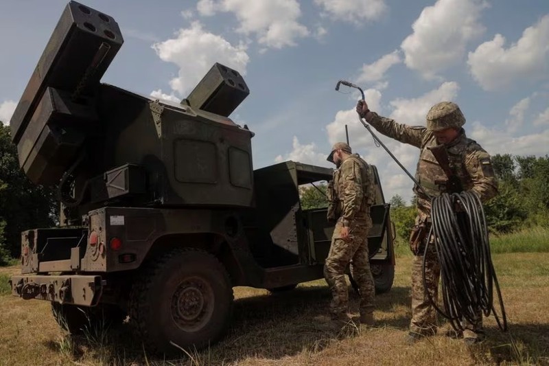 NATO va Ukraine bat luc truoc bom luon UMPK cua Nga-Hinh-15