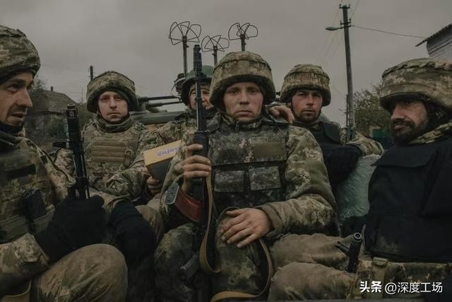 Đòn “luồn sâu đánh hiểm” khi quân đội Nga vượt biên giới Ukraine - Hình 14 Don “luon sau danh hiem” khi quan doi Nga vuot bien gioi Ukraine-Hinh-14