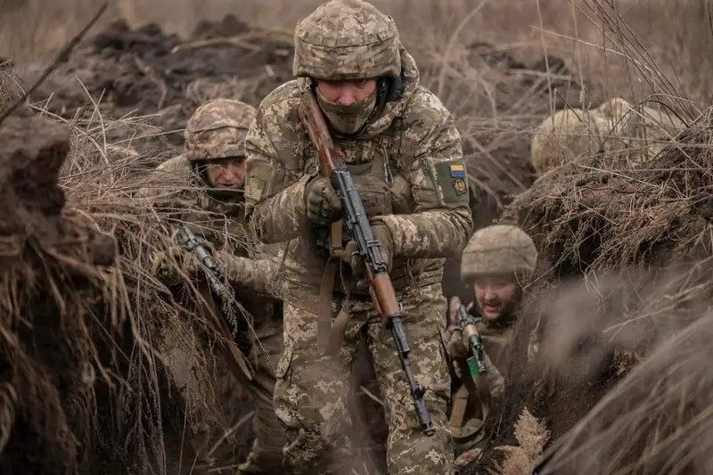 30 si quan NATO bi vay o Sudzha, quan ung cuu trung bay Nga-Hinh-11