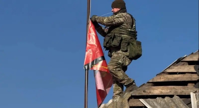 30 si quan NATO bi vay o Sudzha, quan ung cuu trung bay Nga-Hinh-6