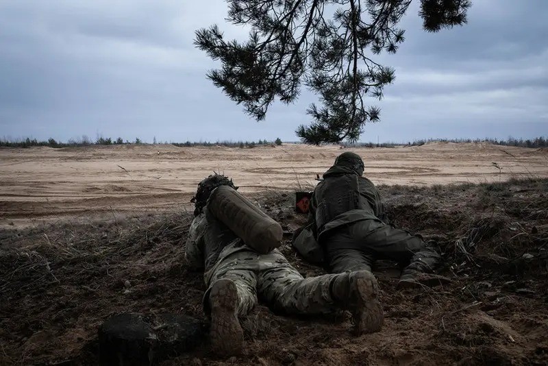 Ukraine dua quan o Kursk tang vien tro lai cho mat tran Pokrovsk-Hinh-5