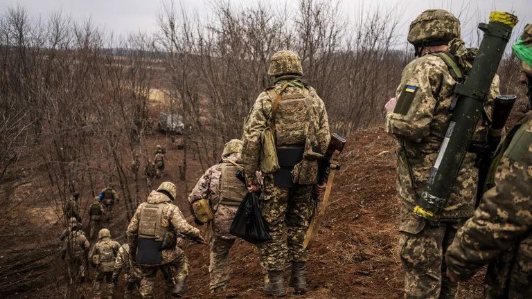 Van con 45 linh Ukraine o bien gioi Kursk, so phan ho ra sao?-Hinh-15