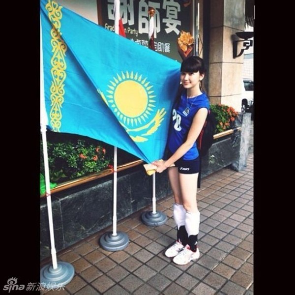 Hot girl bong chuyen Sabina Altynbekova gay sot-Hinh-2