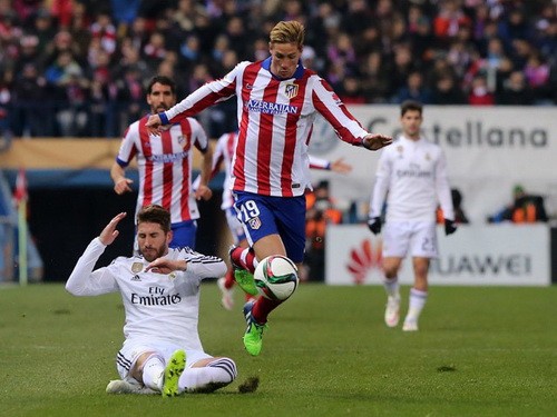 Chan go Torres lap cu dup, Real Madrid bị qua mạt