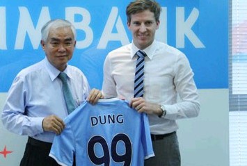 Man City chi 2 ty USD mỏ hoc vien bong da tai VN