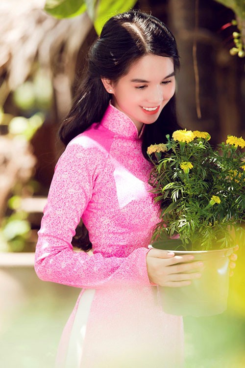 Hot girl Viet ruc ro, xung xinh don Tet Nguyen Dan-Hinh-15
