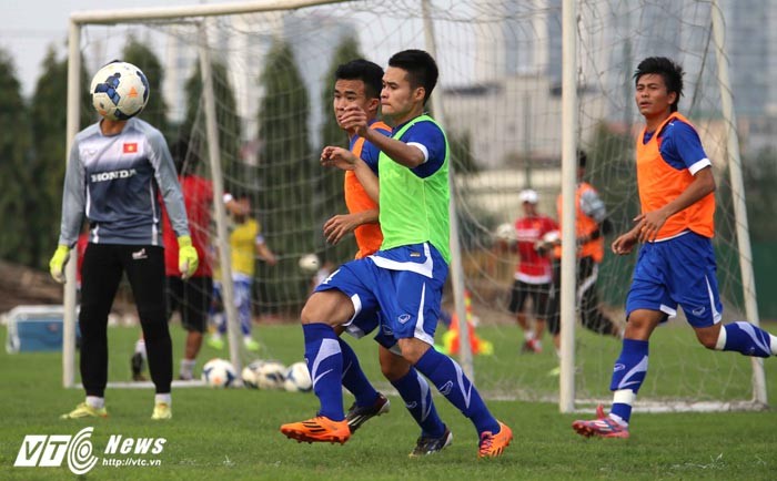 HLV Miura tung bai tap la mat ren the luc cho U23-Hinh-2