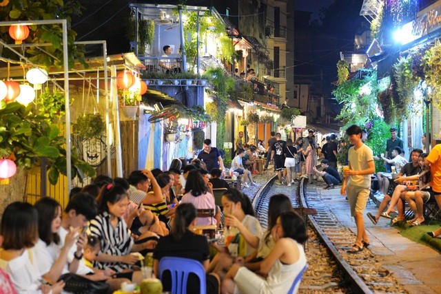 Cafe duong tau, tu diem an choi dep nhung day tiem tang nguy hiem-Hinh-16