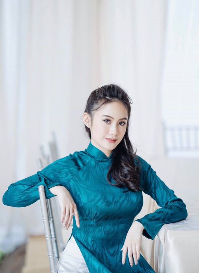 Dan hot girl nguoi nuoc ngoai dien ao dai dau phai ho la dep-Hinh-4