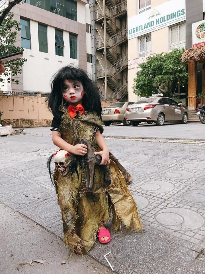 Loat anh hoa trang “sieu lay” cua cac be chao don dip Halloween-Hinh-9