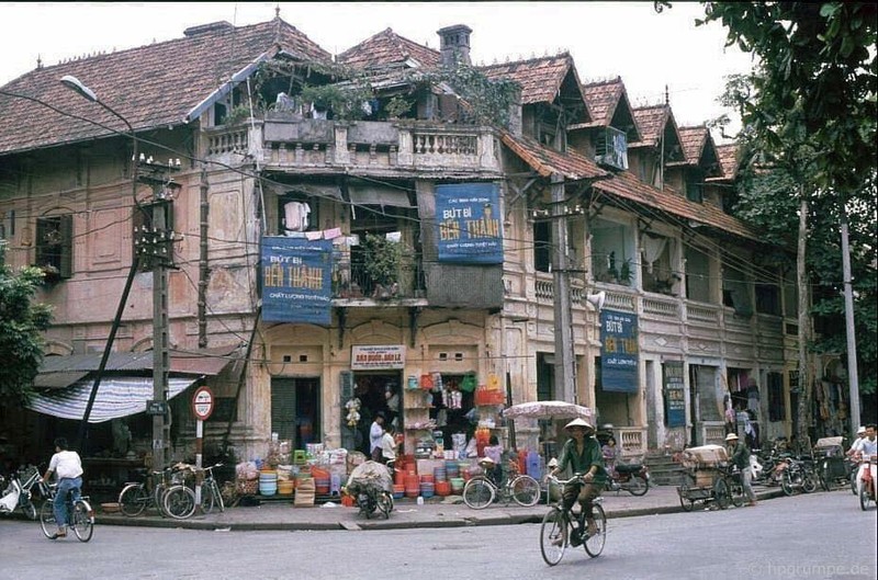 Thich thu bo anh Ha Noi xua: Khong khoi bui o nhiem, yen binh den la lung