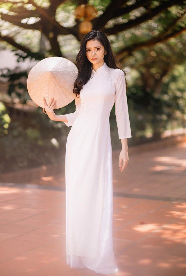 Nu sinh Dak Lak gay thuong nho cuc manh trong bo anh ao dai-Hinh-2