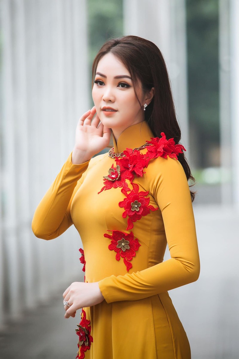 Nu MC VTV len song chinh phuc khan gia nho chiec ma lum cuc duyen-Hinh-10