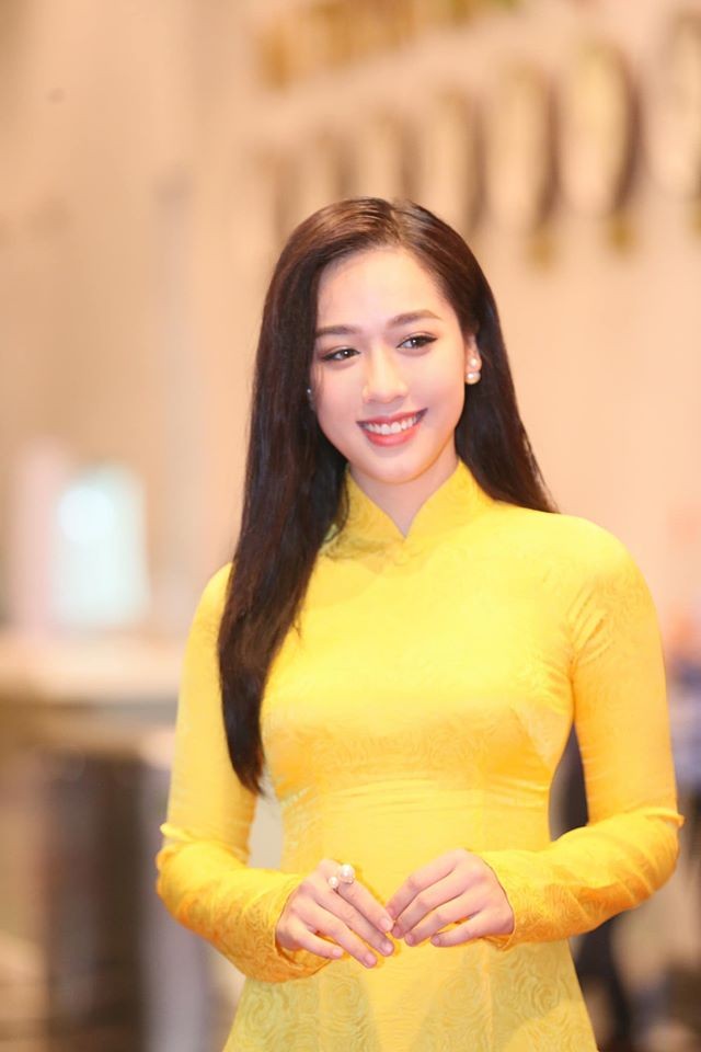 Co gai tang hoa Tong thong My khoe nhan sac ngay mot len huong-Hinh-5