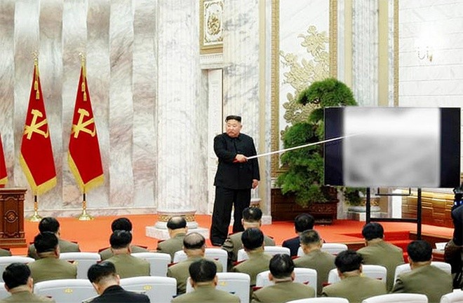 Ong Kim Jong Un thang ham cho tuong linh hat nhan