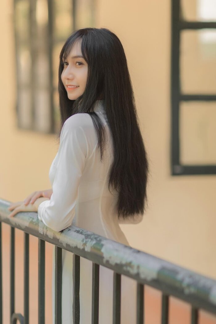 Hau chuyen gioi, Lynk Lee hoa nu sinh trong ta ao dai trang-Hinh-4