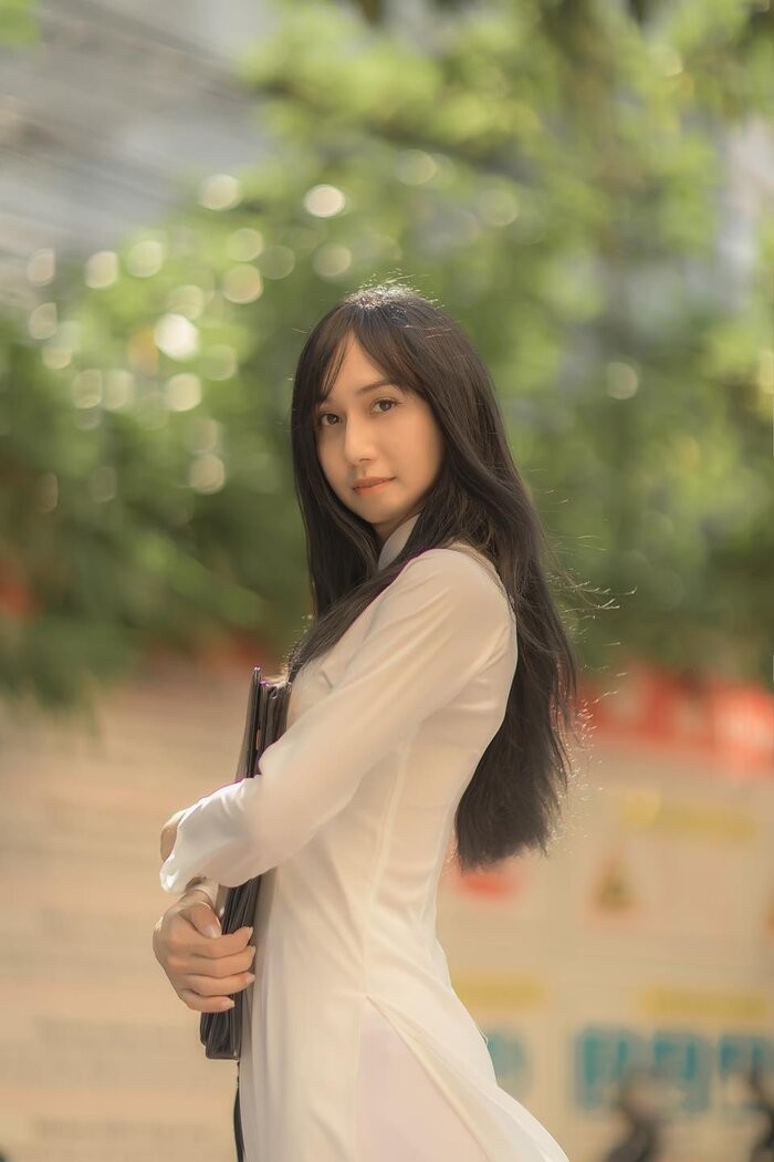 Hau chuyen gioi, Lynk Lee hoa nu sinh trong ta ao dai trang-Hinh-6