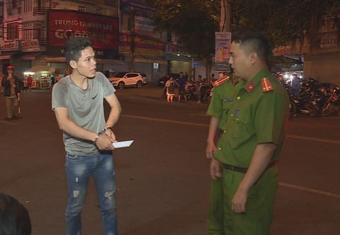 Doi tuong dam guc thanh nien o quan ca phe ra dau thu