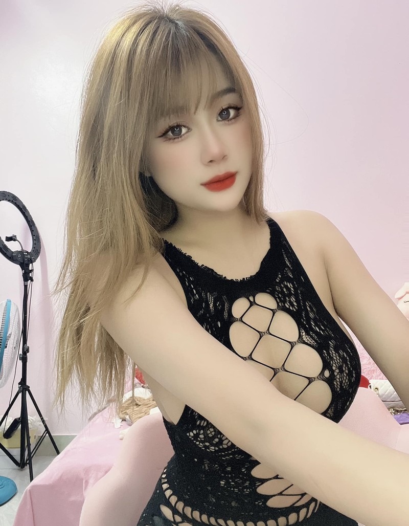 Nhan sac nu vu cong nhay quyen ru trong long o ha long hien tai-Hinh-6