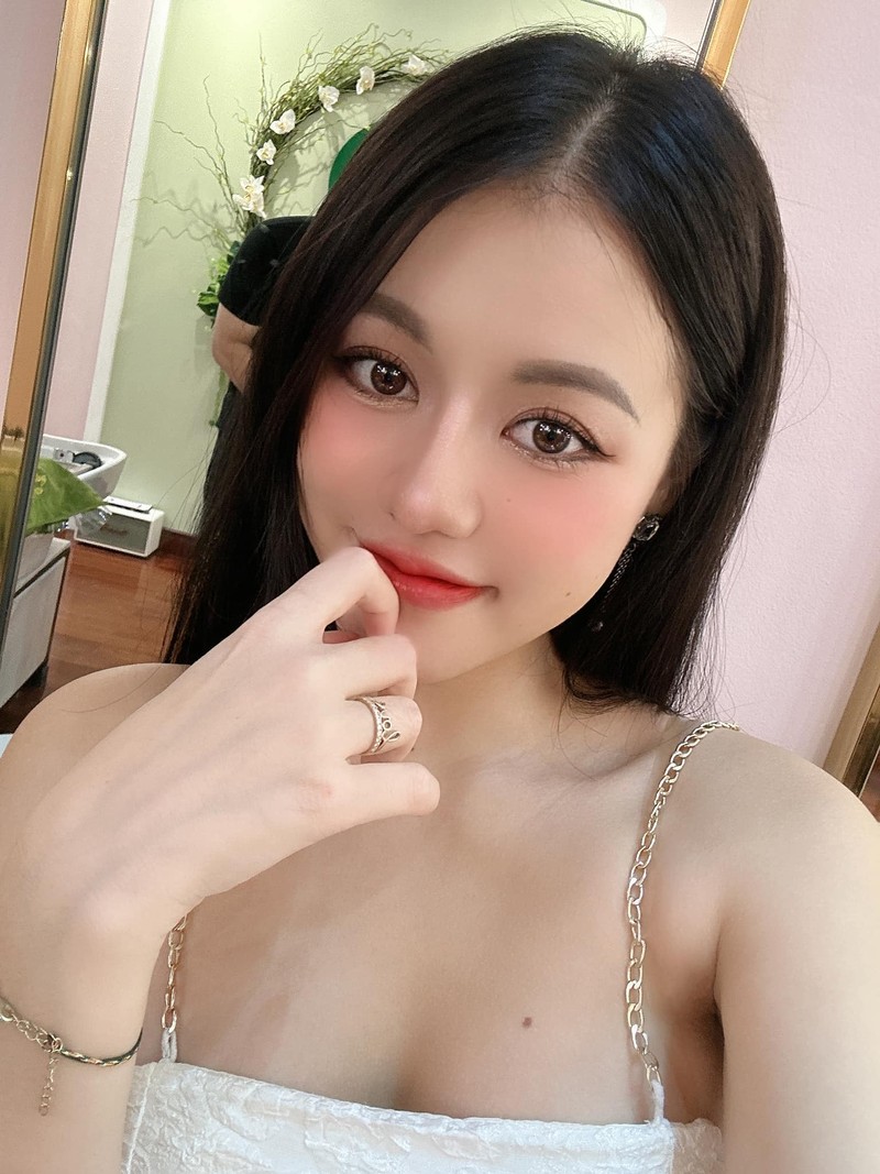 Khoe dang o thac Nang Tien, hot girl xinh dep ngo “thien than“-Hinh-13