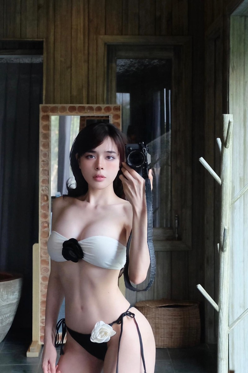 Ban gai Van Thanh dien bikini goi cam, khoe dang dinh cao-Hinh-2