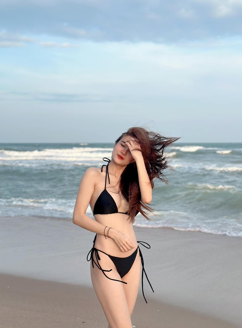 Em gai Cong Vinh dien bikini nho xiu, khoe duong cong boc lua-Hinh-9