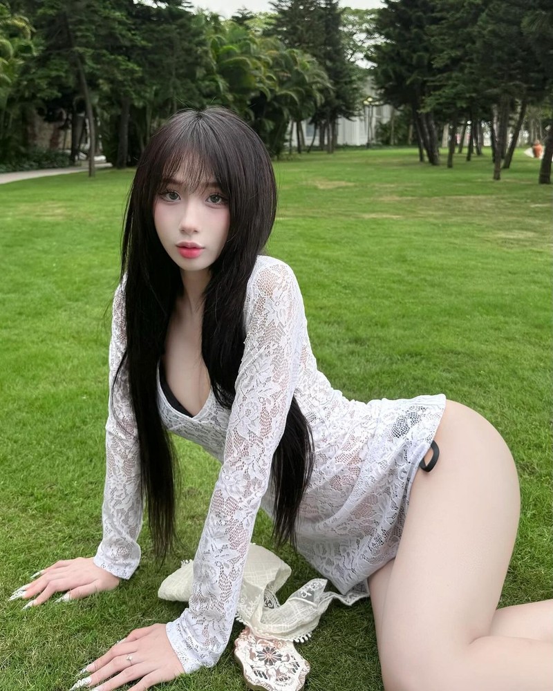 Hot Tiktoker “tra xanh” dien bikini khoe vong 3 cang may tren bai co-Hinh-5