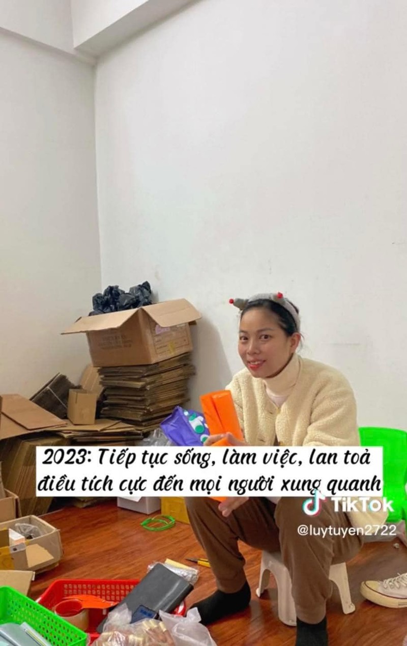 Cuoc doi cua co gai 2 lan tu chup anh tho cho chinh minh-Hinh-14