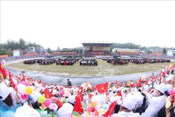 Chu ngua voi guong mat hai huoc noi nhat le dieu binh Dien Bien-Hinh-8