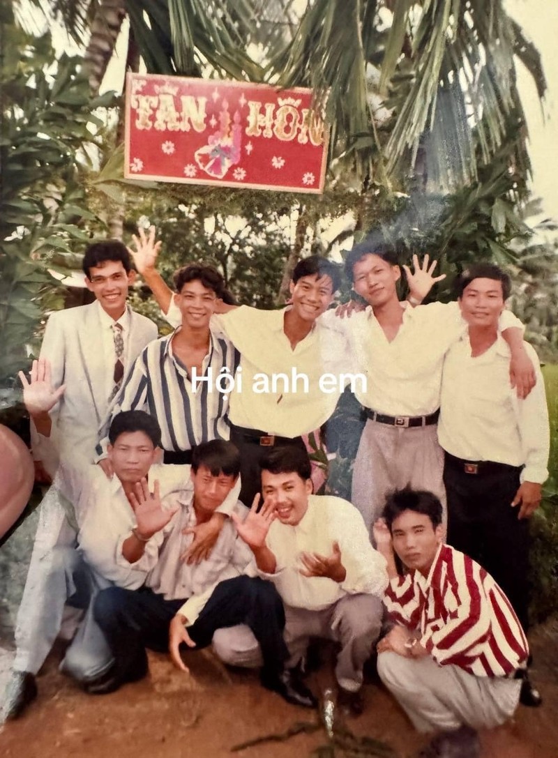 Dam cuoi hao mon “chan dong” cua dau re trong anh nam 1995-Hinh-8