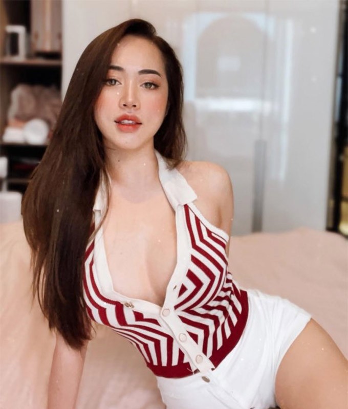 Hot girl “nong cung EURO” tai xuat voi hinh anh nong bong-Hinh-2