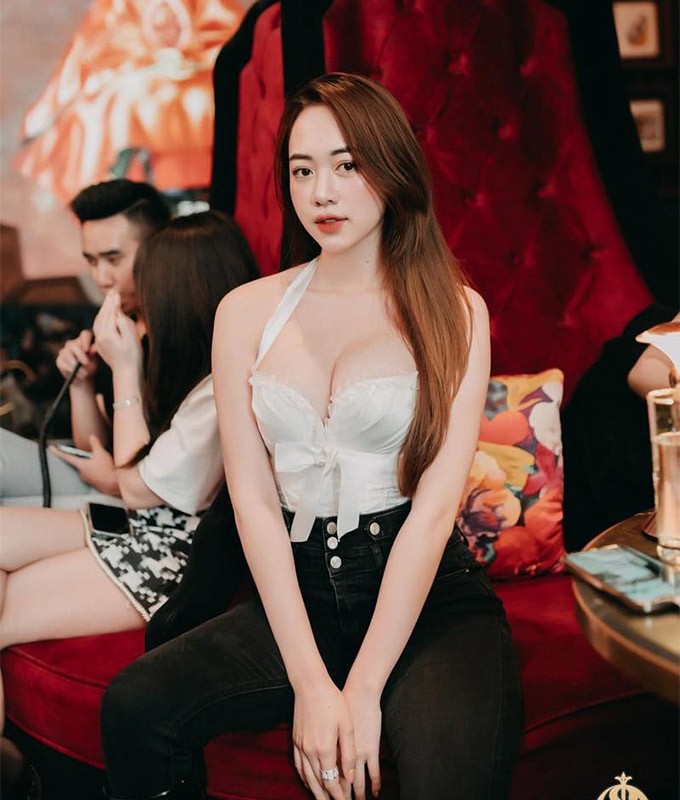 Hot girl “nong cung EURO” tai xuat voi hinh anh nong bong-Hinh-6