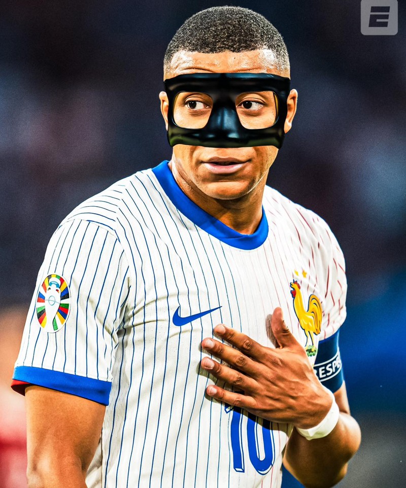 Hai huoc nhung chiec mat na fan lam cho Mbappe tai EURO 2024-Hinh-8