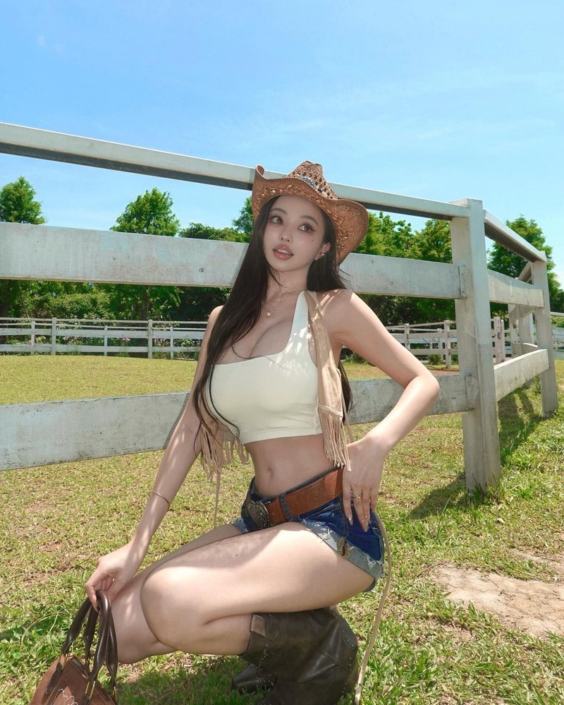 Hot girl xu Trung mat hoc sinh, than hinh phu huynh don tim fan-Hinh-9