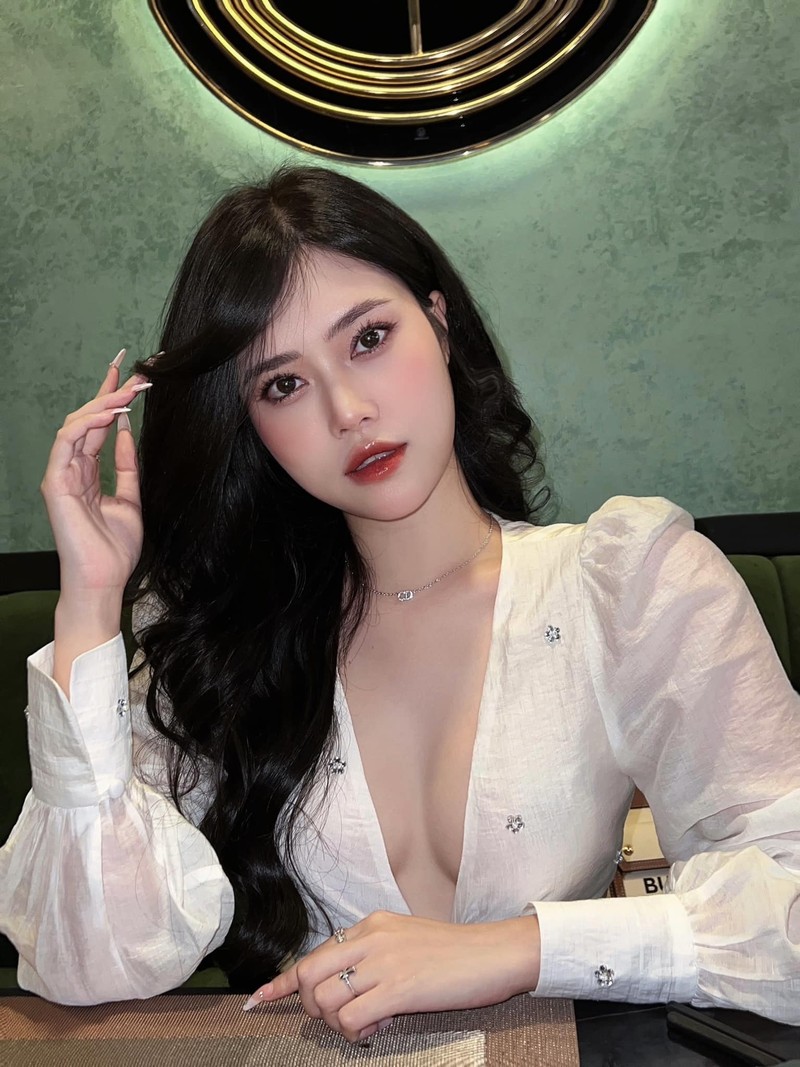 Nu streamer Lien Minh Huyen Thoai khoe vong mot day dan-Hinh-8