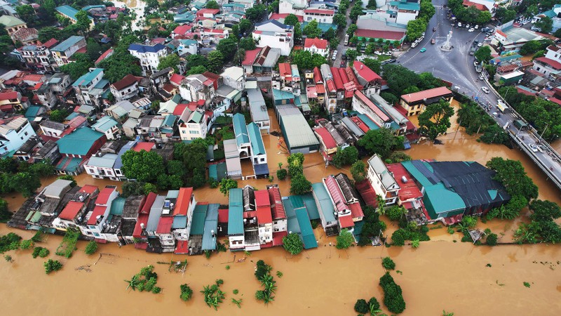 View - 	Nhìn từ trên cao, thành phố Yên Bái ngập trong biển nước